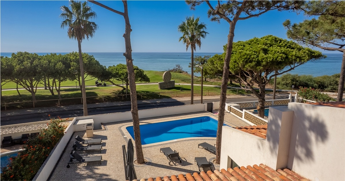 Moradia com piscina privada e vista direta para o mar em Vale do Lobo, Algarve