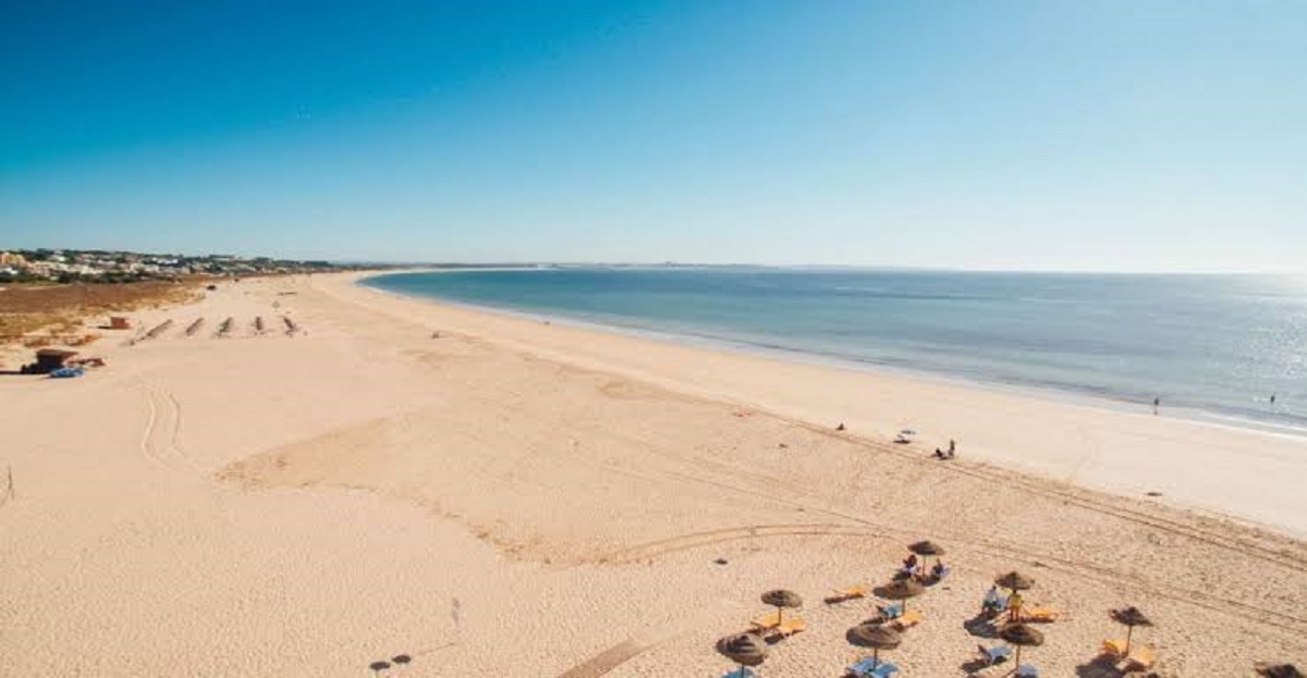 Meia Praia and the Atlantic coast near Palmares in Lagos