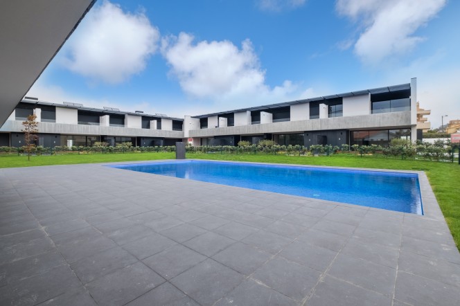 NEUE EIGENTUMSWOHNUNG VON VILLEN ZU VERKAUFEN, AM STRAND VON MIRAMAR, IN GAIA