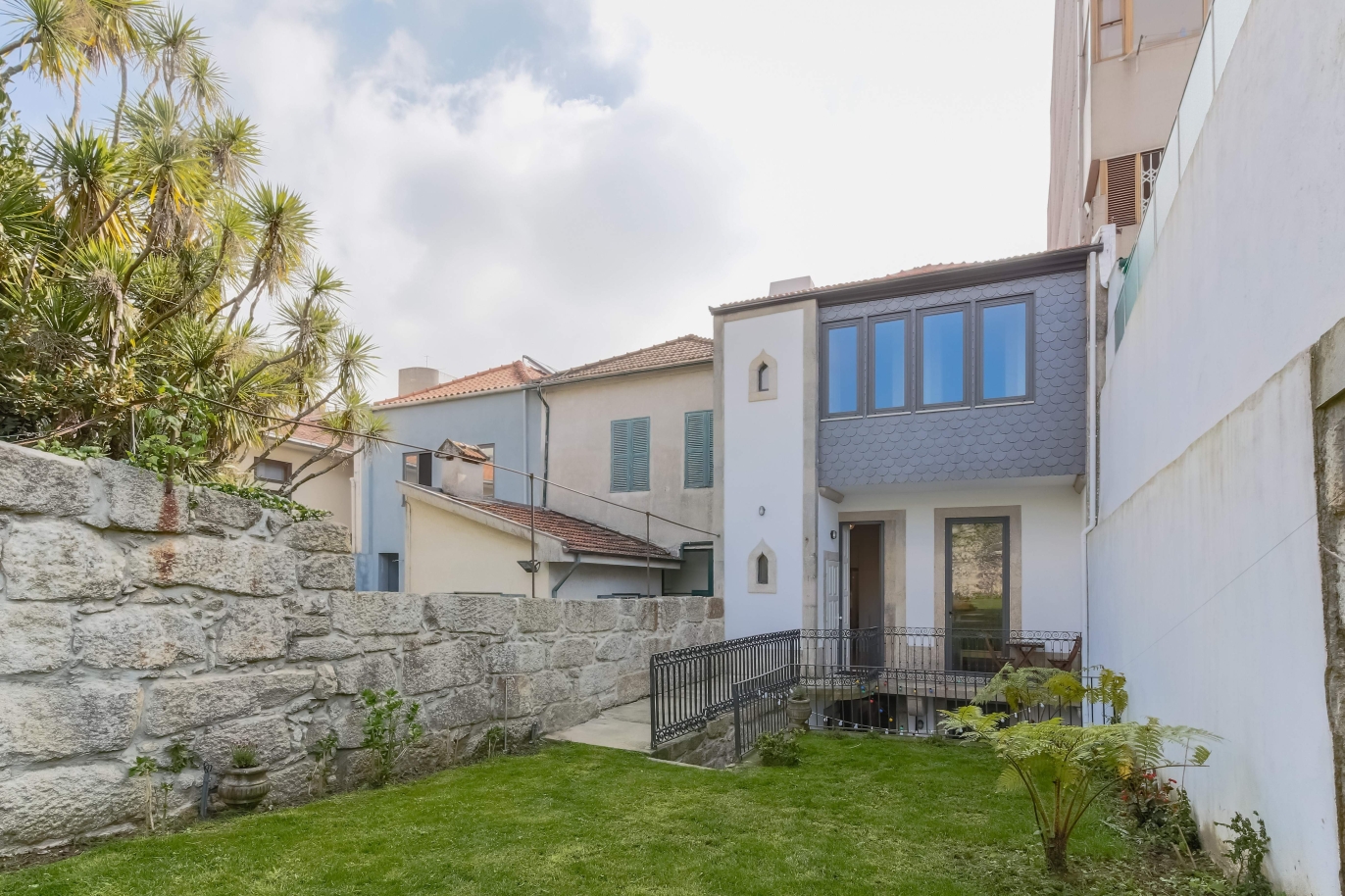 Maison rénovée avec cour et jardin à vendre au Porto, Portugal_100832