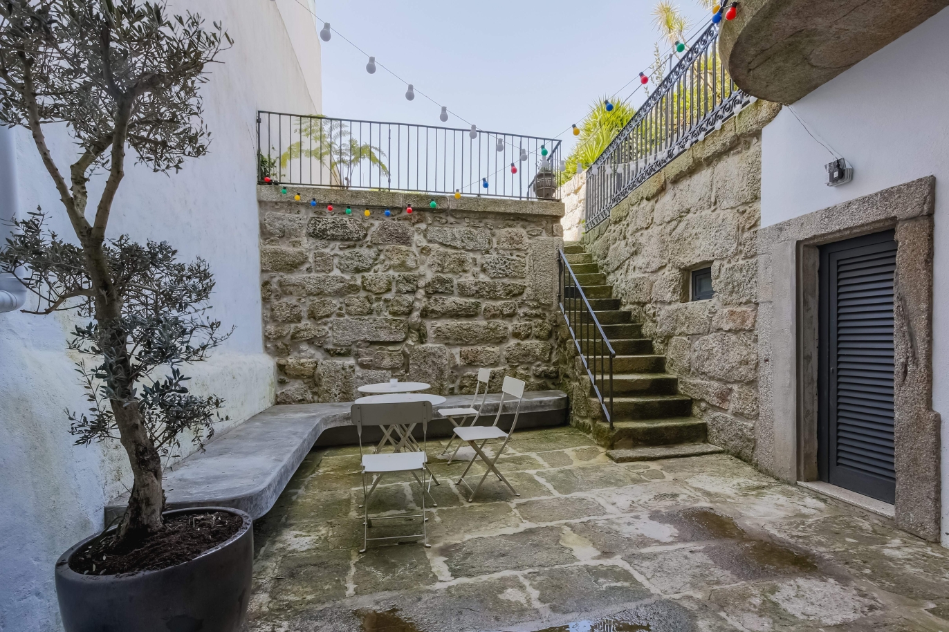 Zu verkaufen Haus renoviert mit Innenhof und Garten, Porto, Portugal_100876