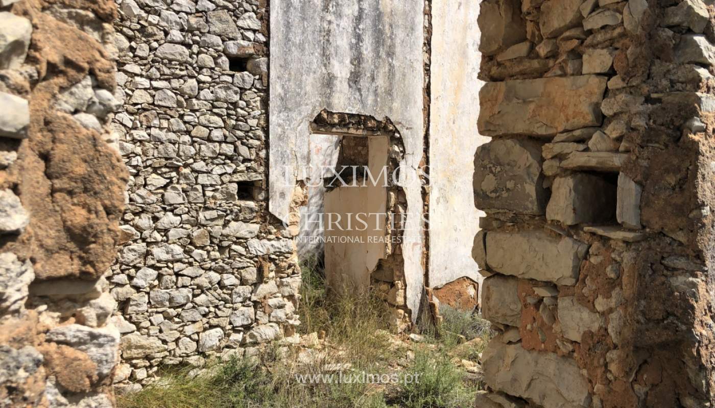 Terrain avec ruine, vue sur la mer à vendre à Loule, Algarve, Portugal