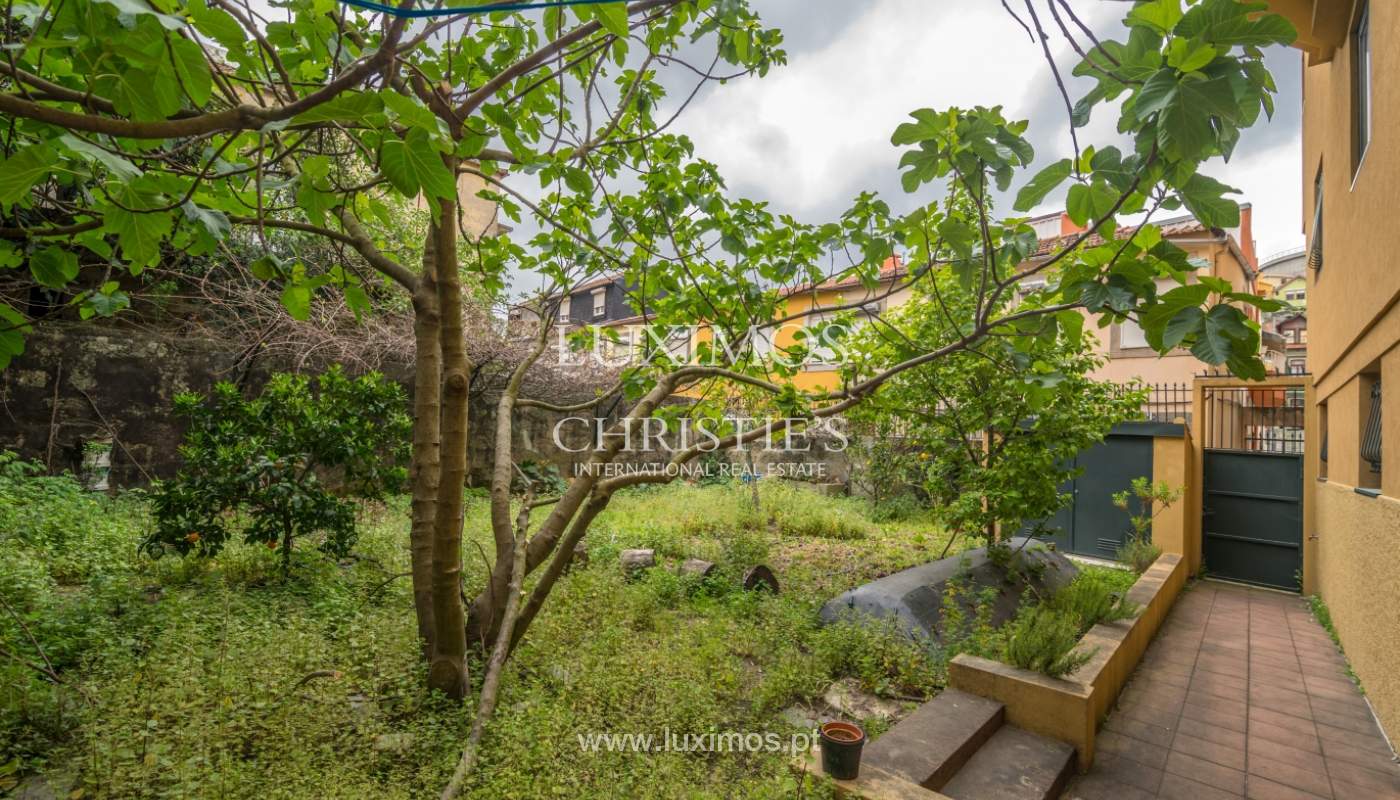 Sale of classic house with 3 fronts and garden, Porto, Portugal_100967