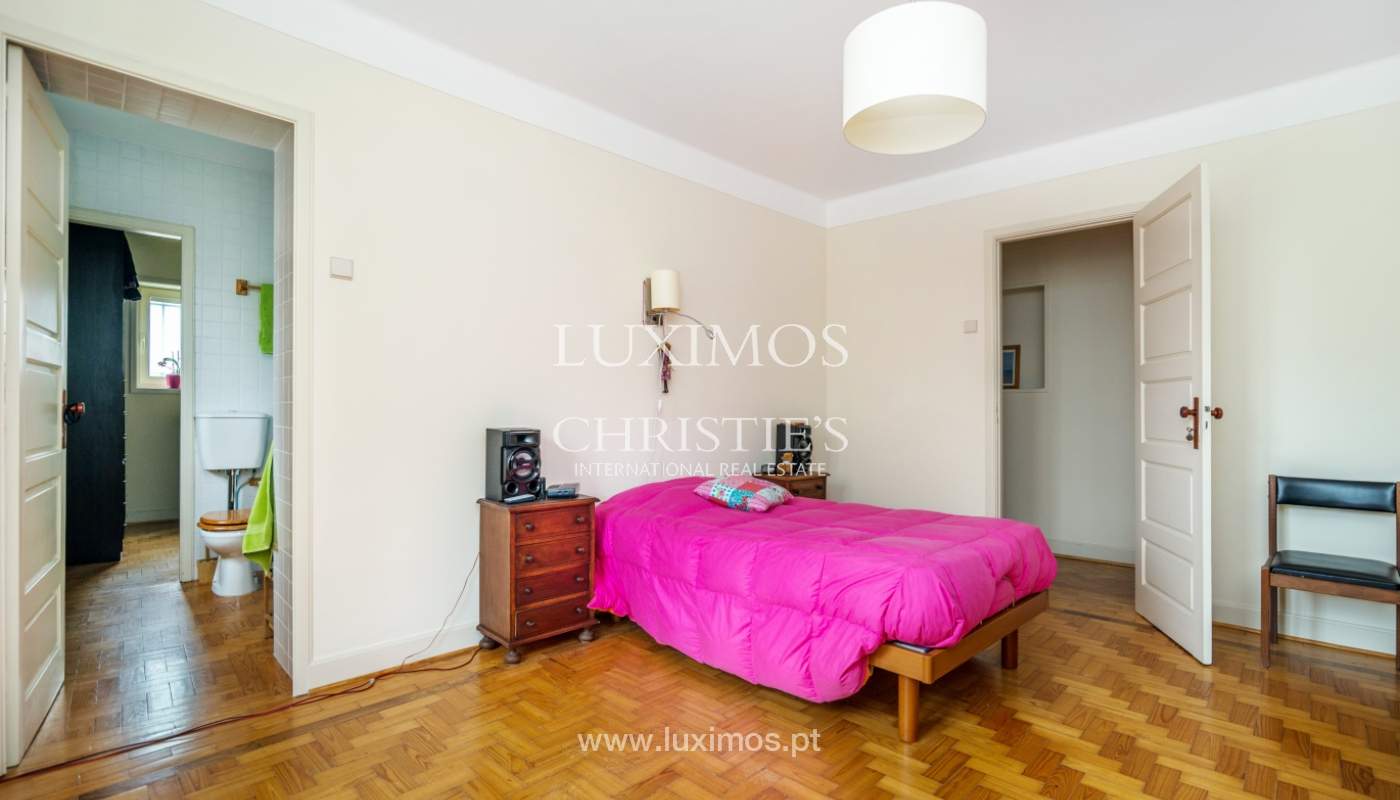 Sale of classic house with 3 fronts and garden, Porto, Portugal_100971