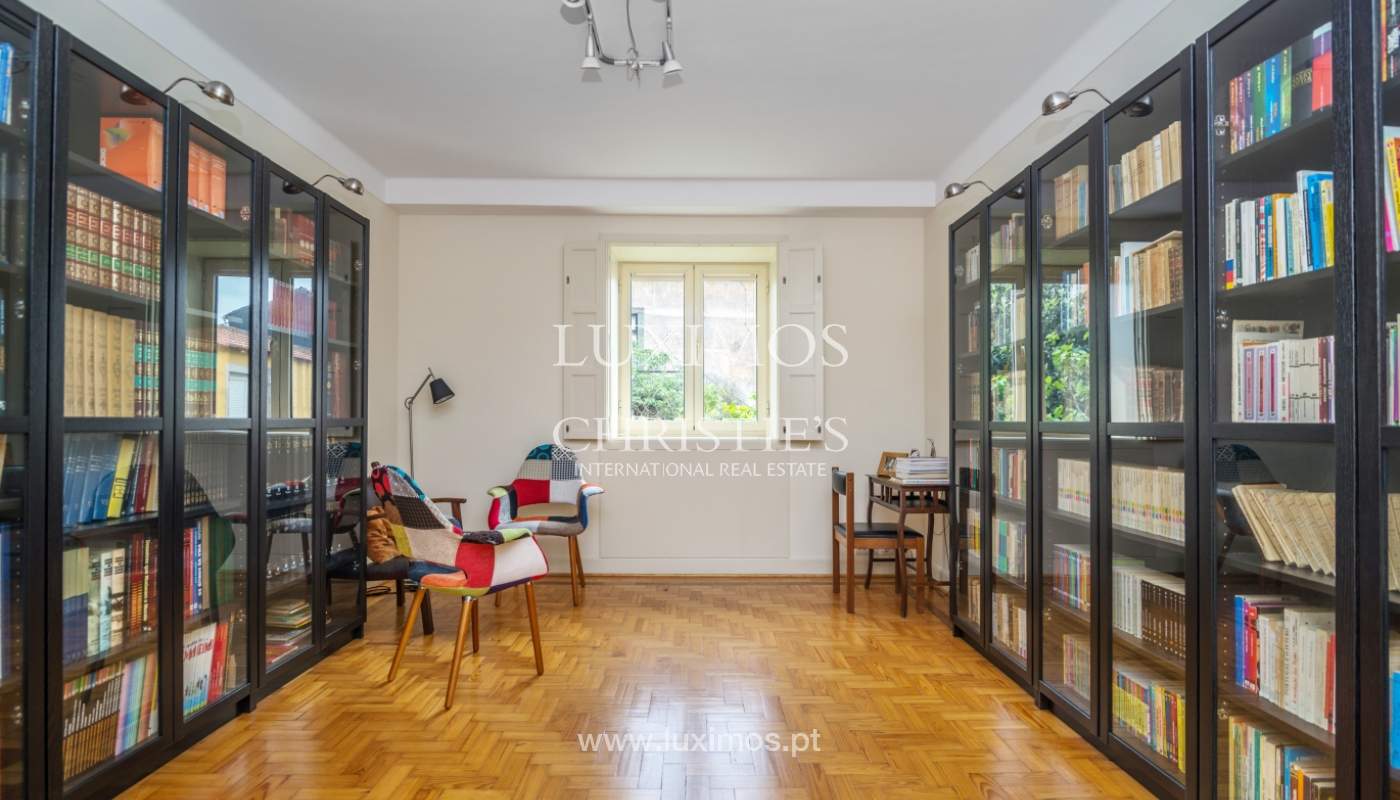 Sale of classic house with 3 fronts and garden, Porto, Portugal_100973