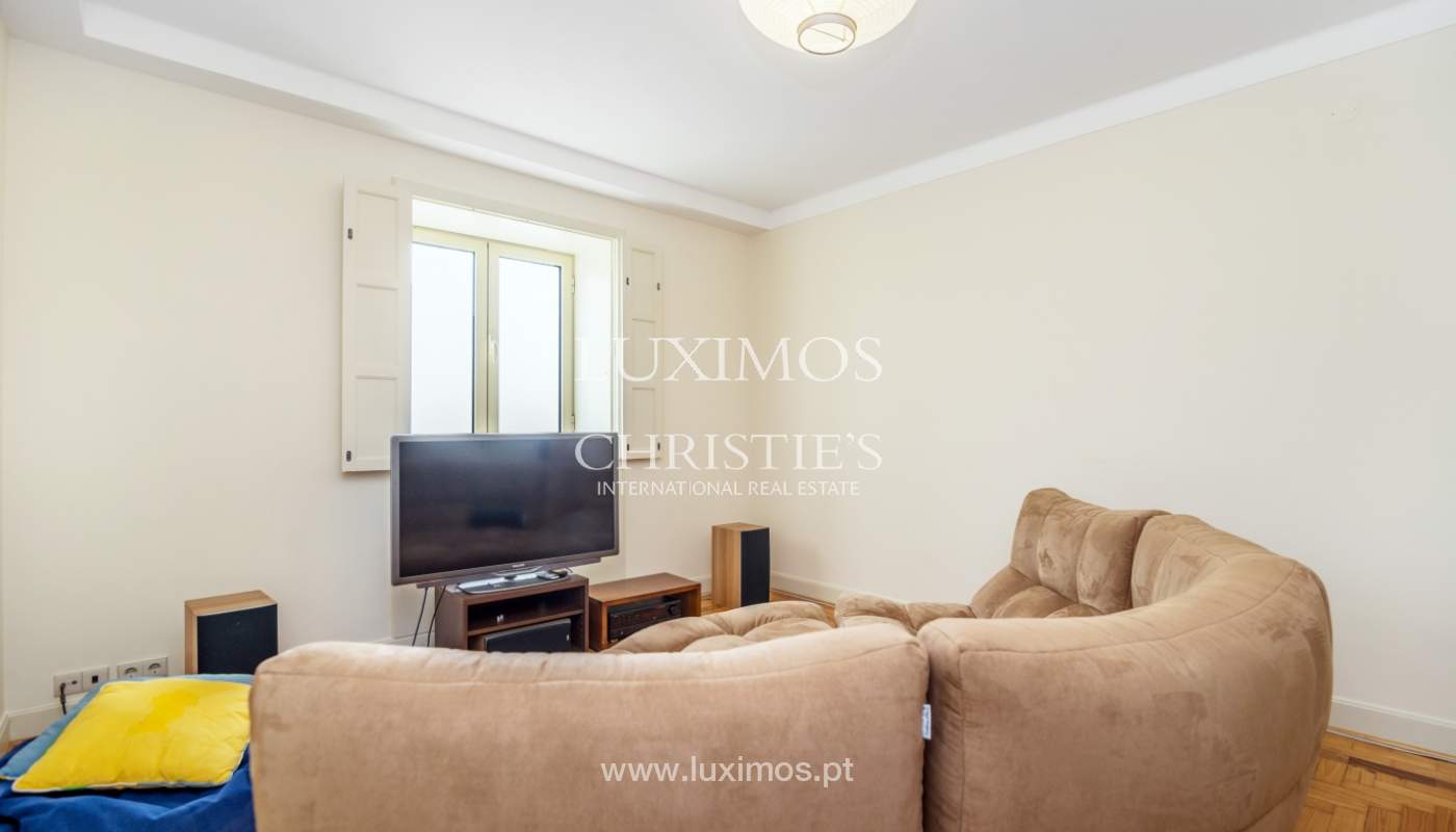 Sale of classic house with 3 fronts and garden, Porto, Portugal_100975