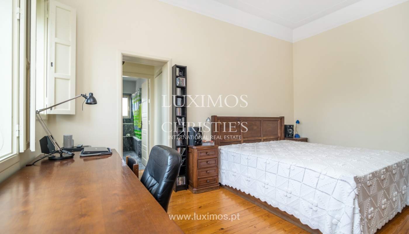 Sale of classic house with 3 fronts and garden, Porto, Portugal_100977