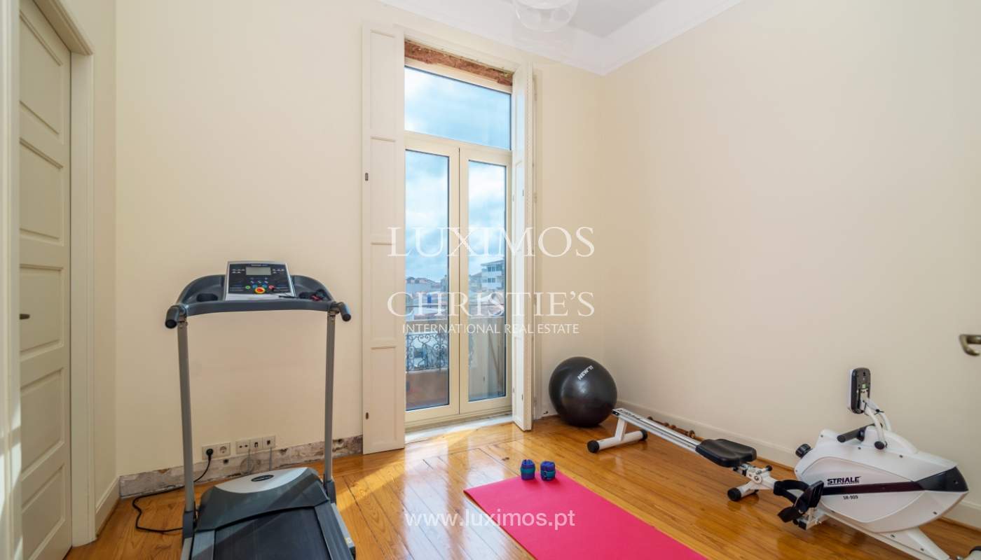 Sale of classic house with 3 fronts and garden, Porto, Portugal_100980