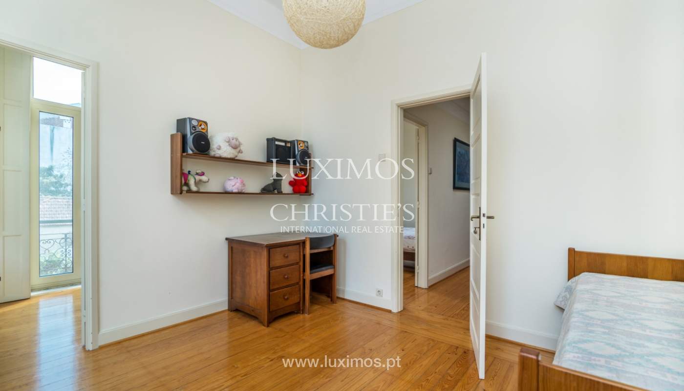 Sale of classic house with 3 fronts and garden, Porto, Portugal_100982