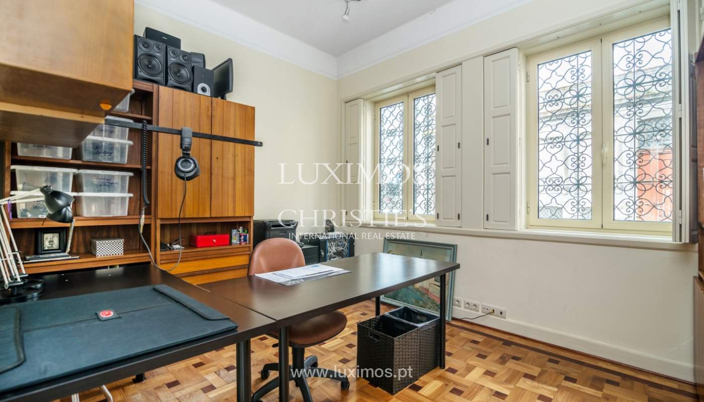 Sale of classic house with 3 fronts and garden, Porto, Portugal_100988