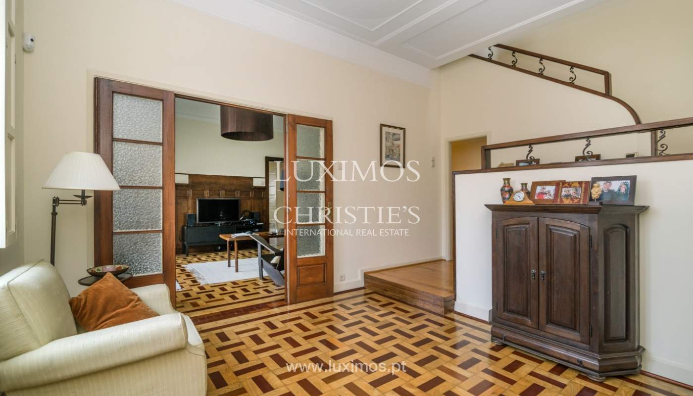 Sale of classic house with 3 fronts and garden, Porto, Portugal_100990