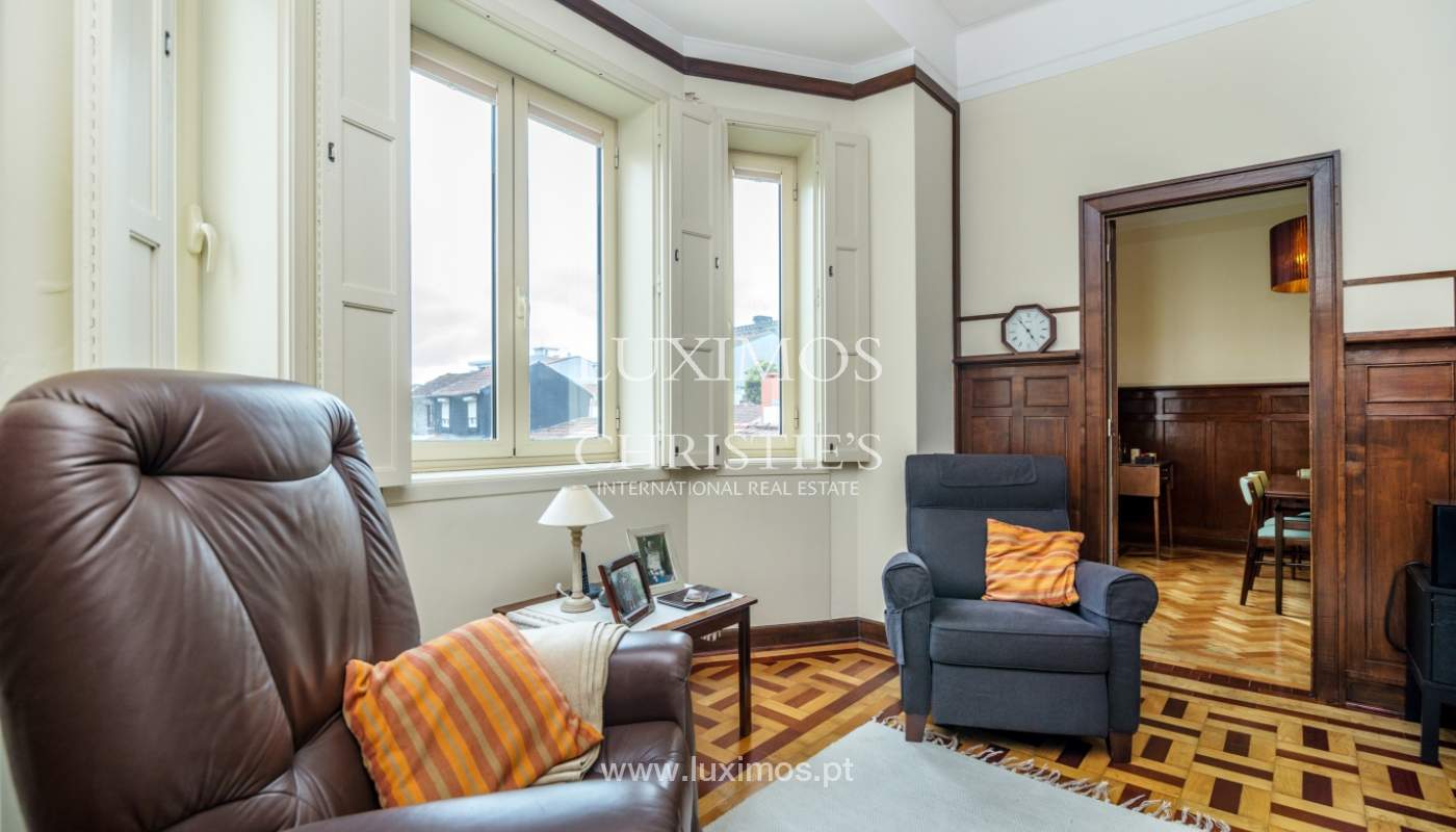 Sale of classic house with 3 fronts and garden, Porto, Portugal_100991