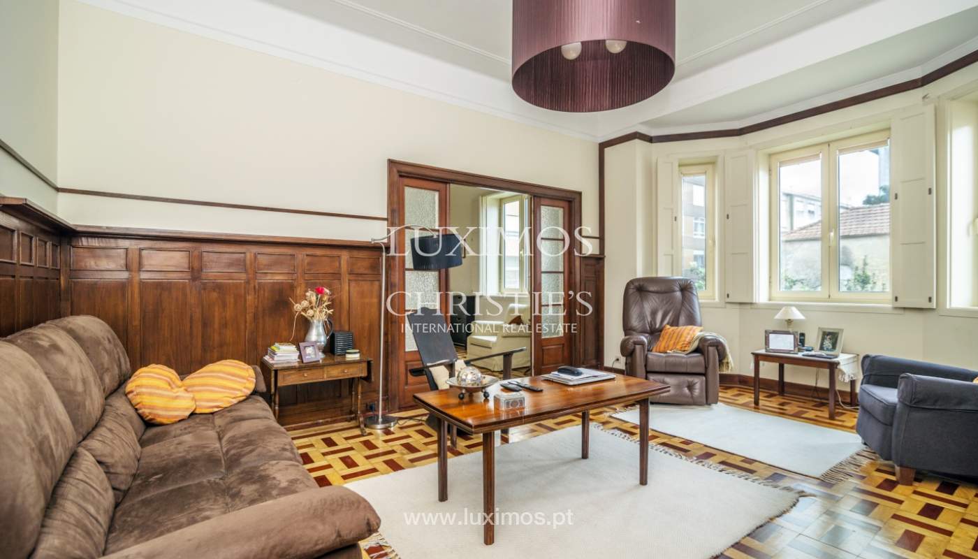 Sale of classic house with 3 fronts and garden, Porto, Portugal_100992