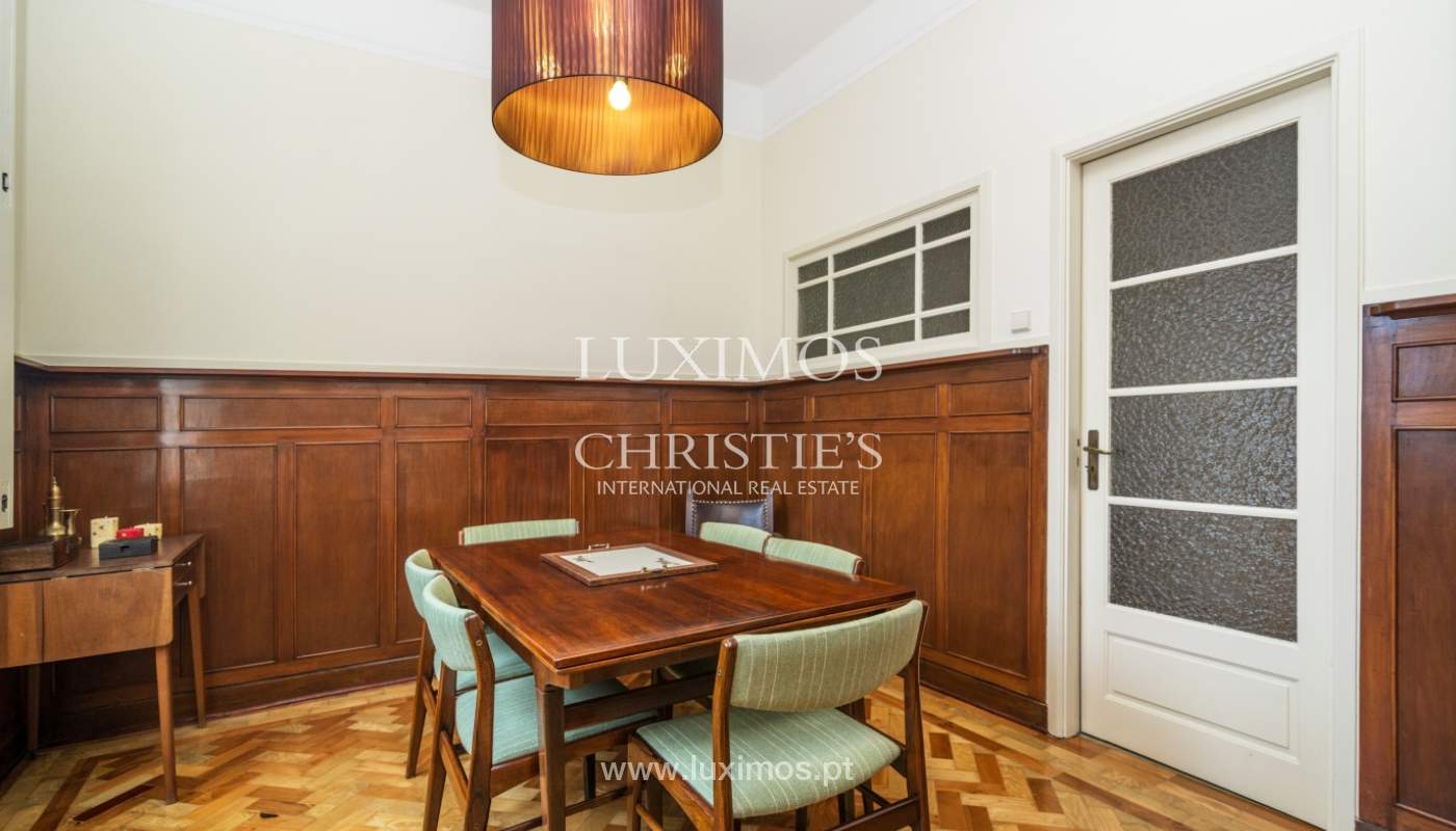 Sale of classic house with 3 fronts and garden, Porto, Portugal_100995