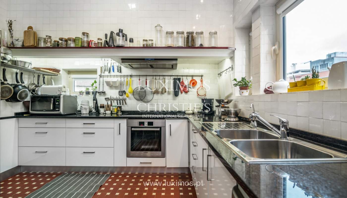 Sale of classic house with 3 fronts and garden, Porto, Portugal_100998
