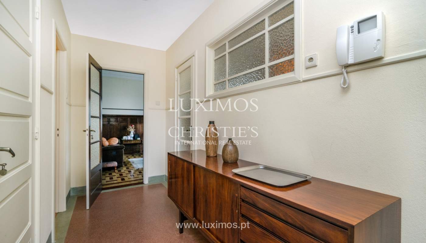 Sale of classic house with 3 fronts and garden, Porto, Portugal_101000