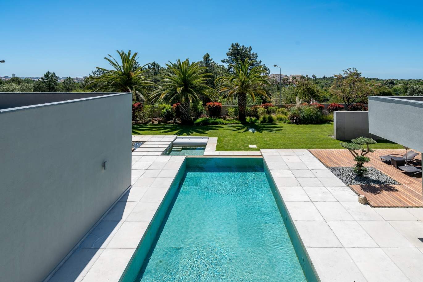 Sale of luxurious modern villa with pool in Alvor, Algarve, Portugal_102628