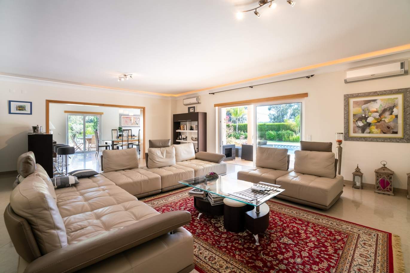 Sale of luxury villa with pool in Alvor, Algarve, Portugal_102646