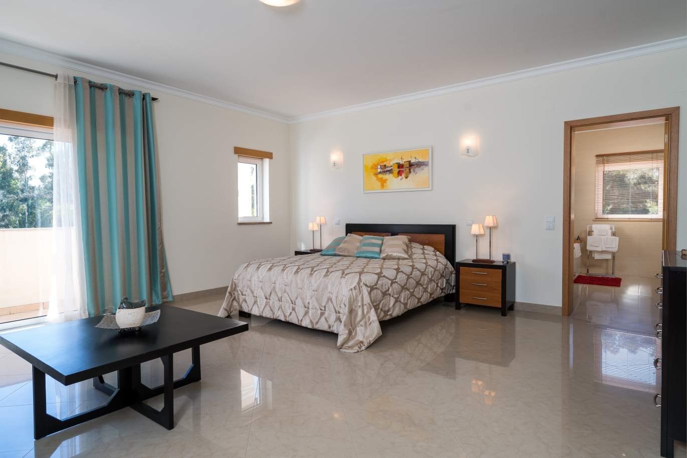 Sale of luxury villa with pool in Alvor, Algarve, Portugal_102655