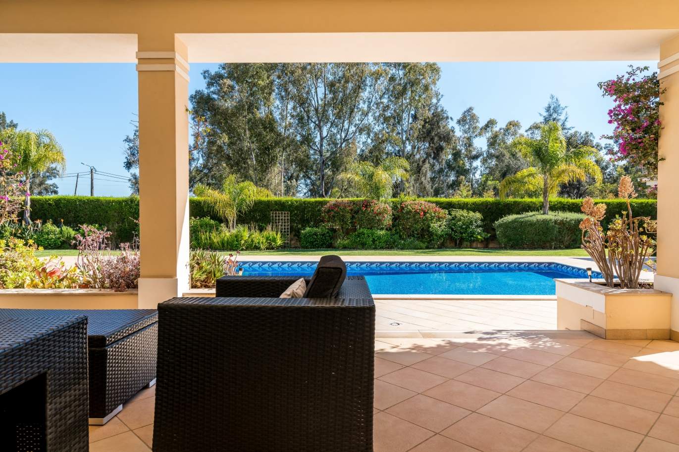 Sale of luxury villa with pool in Alvor, Algarve, Portugal_102664