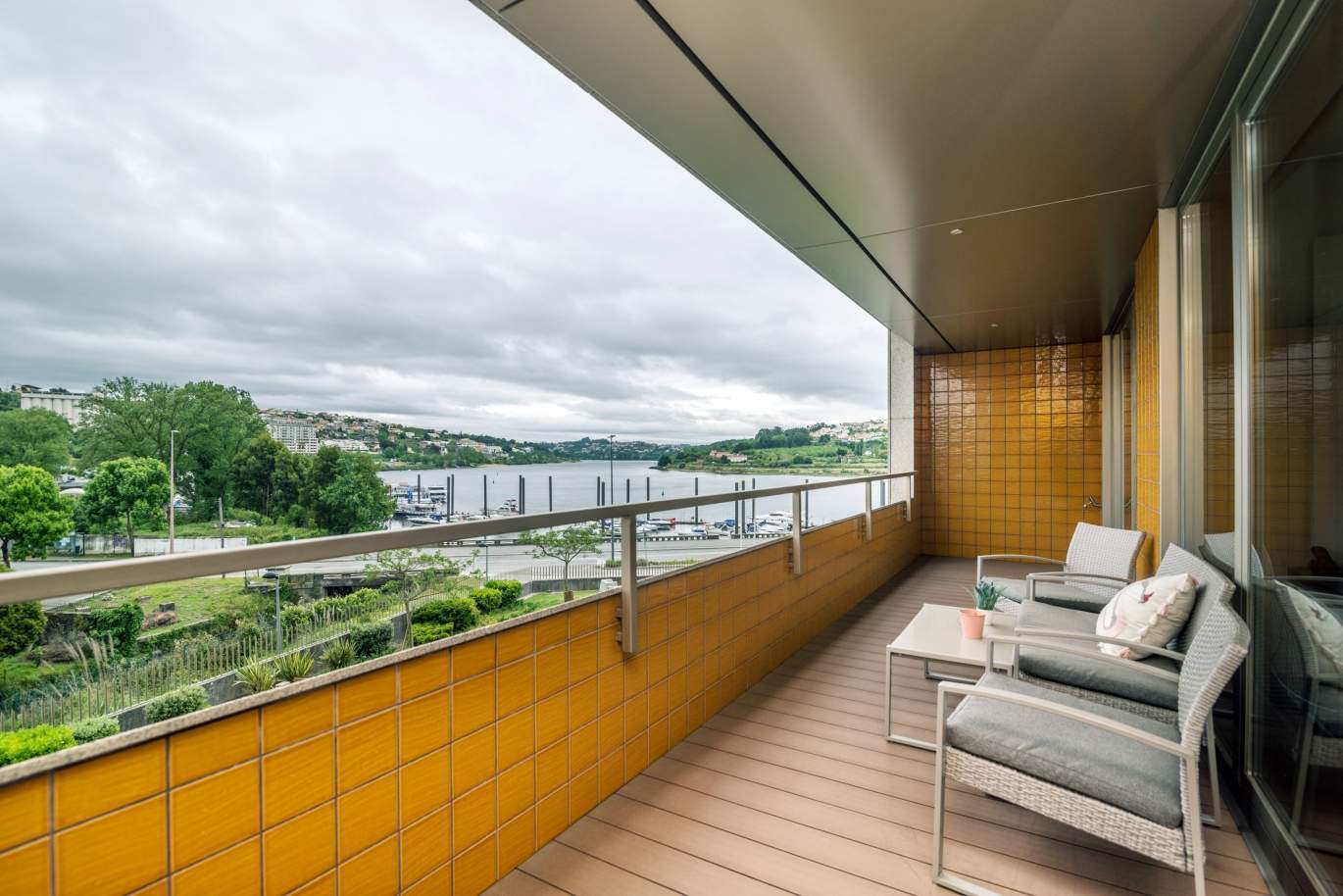The sale of a luxury apartment with a balcony and a view of the river, the Harbor_104497