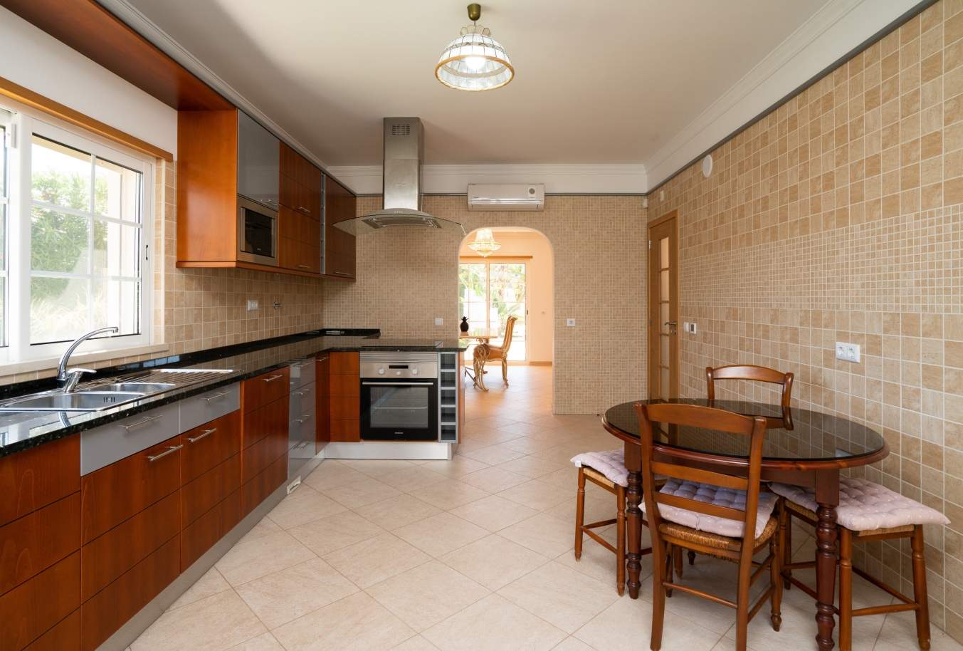 Villa à vendre avec piscine, Quarteira, Algarve, Portugal_105115