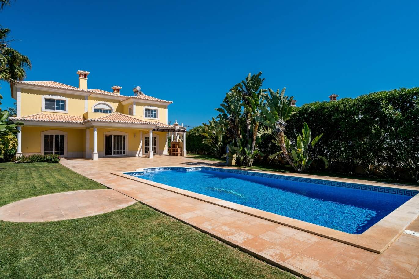 Villa à vendre avec piscine, Quarteira, Algarve, Portugal_105136