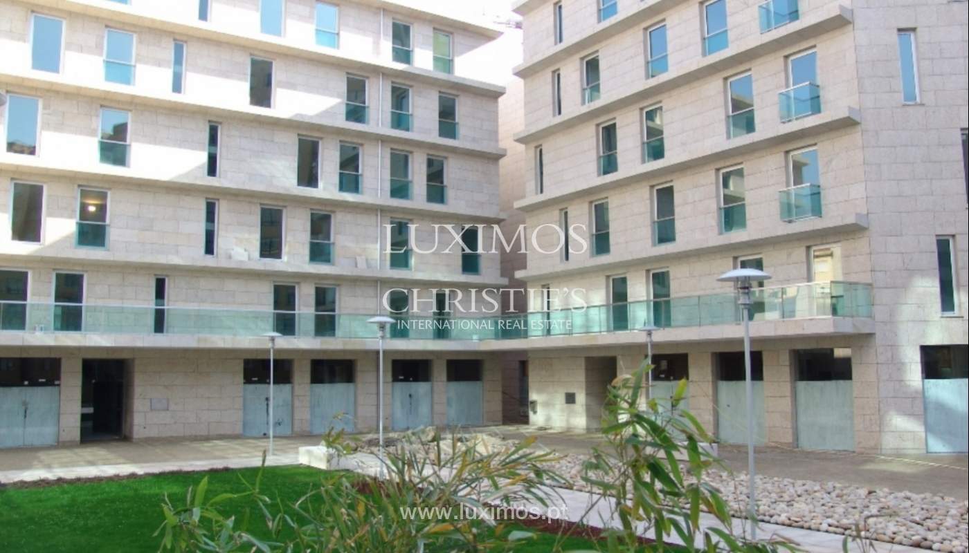 Venda de apartamento de luxo em condomínio com piscina, Lordelo do Ouro_105887