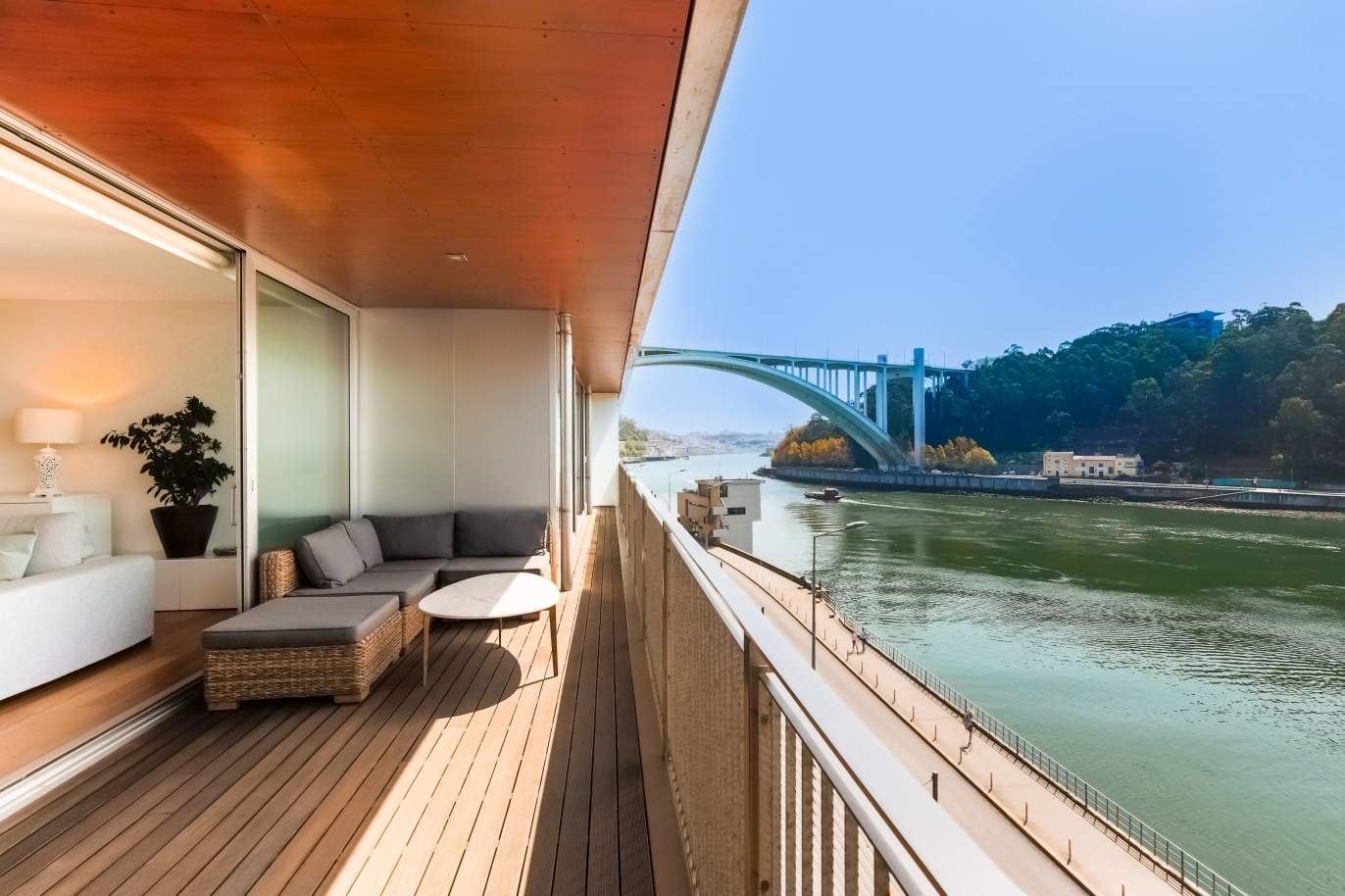 Sale of luxury apartment with river views, private condo, Porto, Portugal_106079