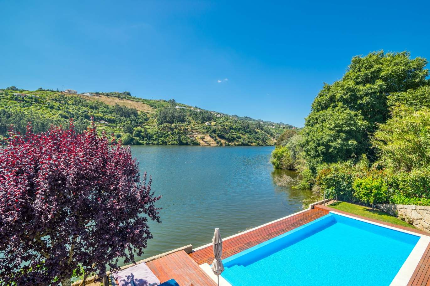 Venda de moradia com 100m de frente de rio, piscina e jardim, Baião_107028