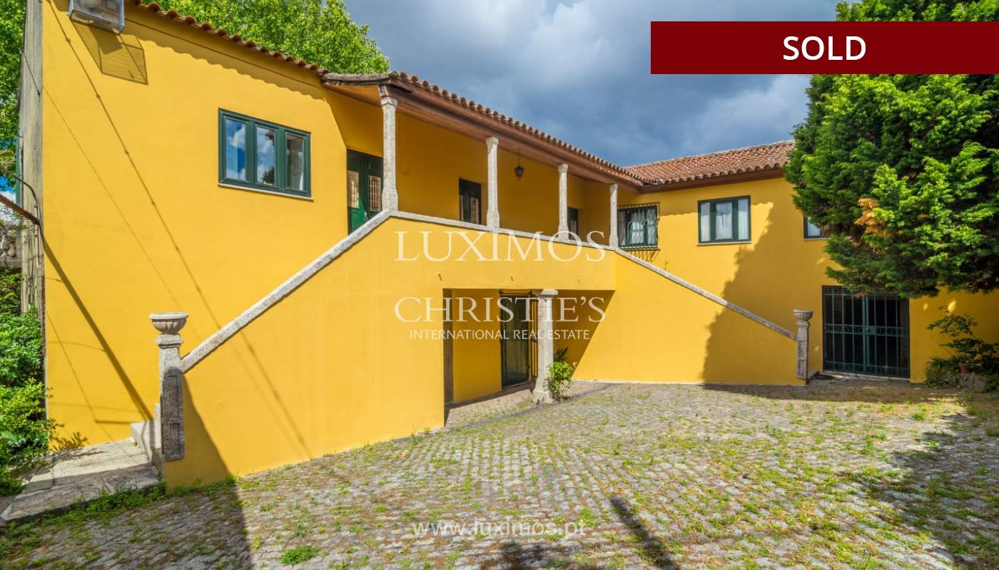 Venda de casa de campo com amplo jardim e terraço, Paços de Ferreira