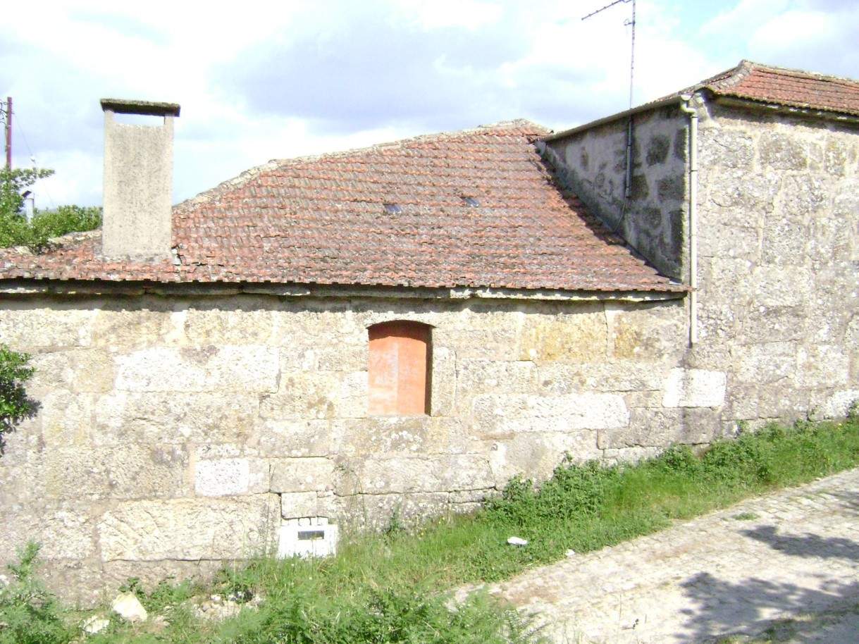 Gehäuse für rehabilitation, mit Blick auf Feld und Berg, in Vila Pouca de Aguiar, Portugal_1092
