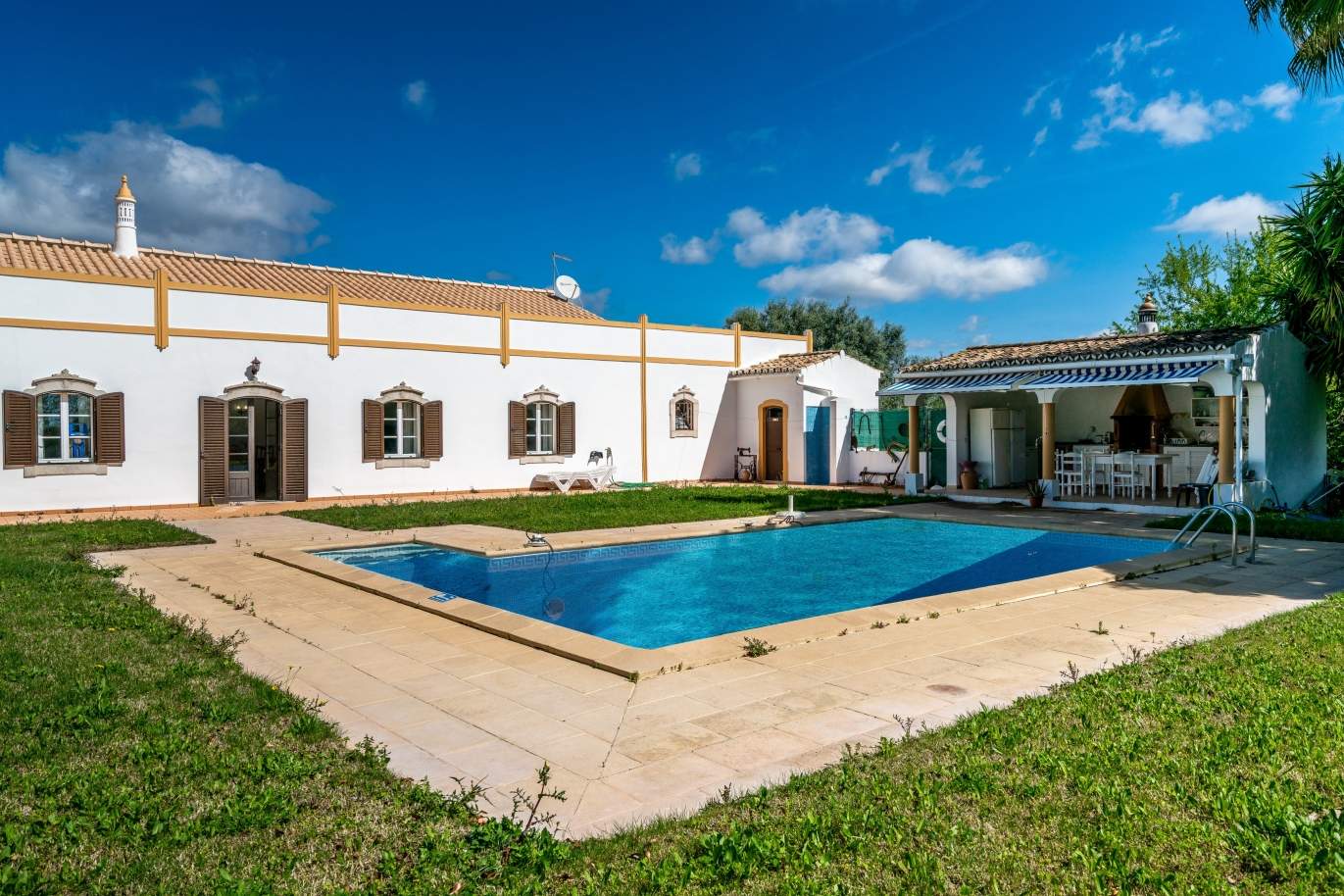 Sale of villa with pool in Boliqueime, Loulé, Algarve, Portugal_110287
