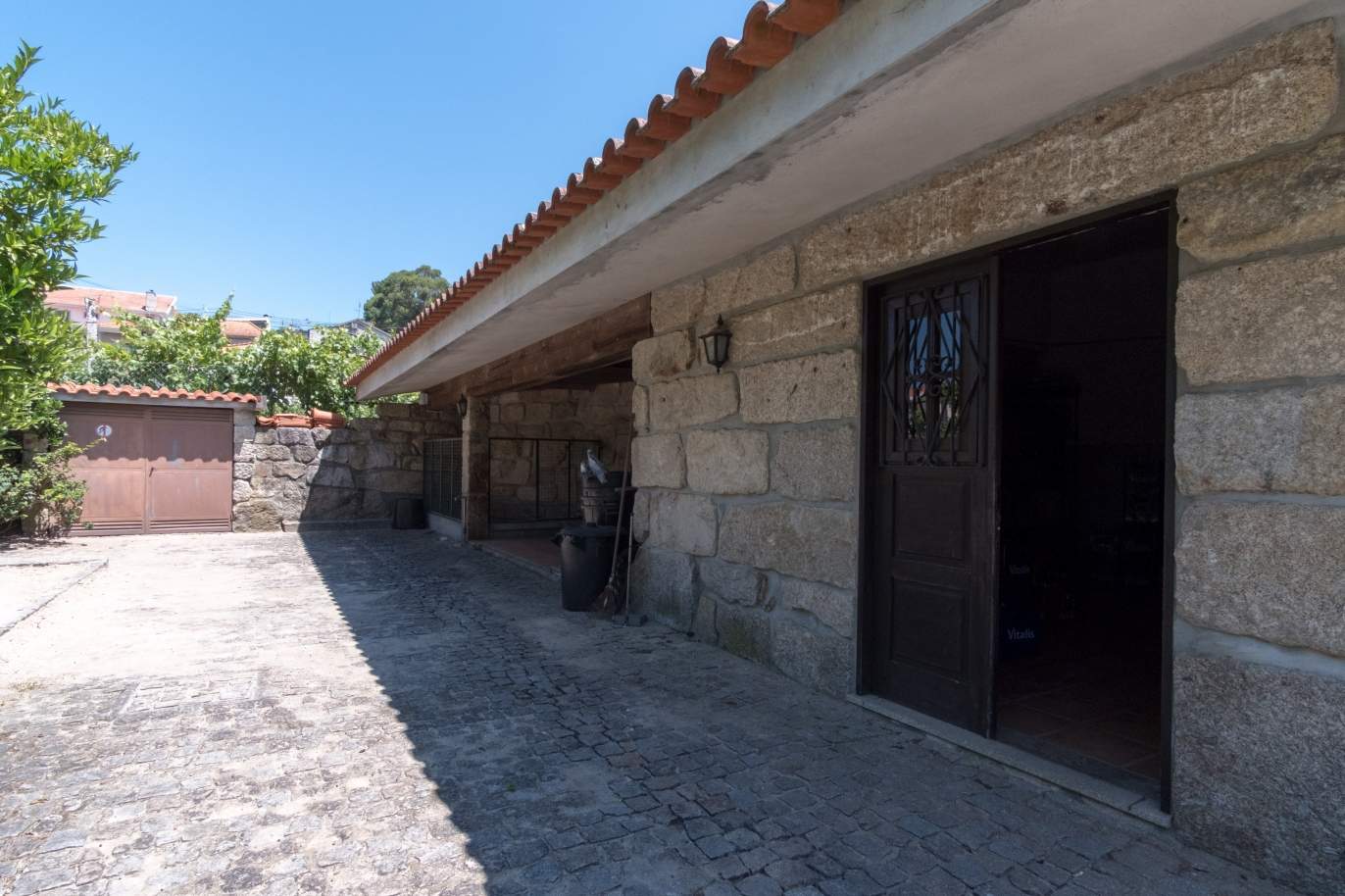 House and restaurant for sale on Paredes, Portugal_111439
