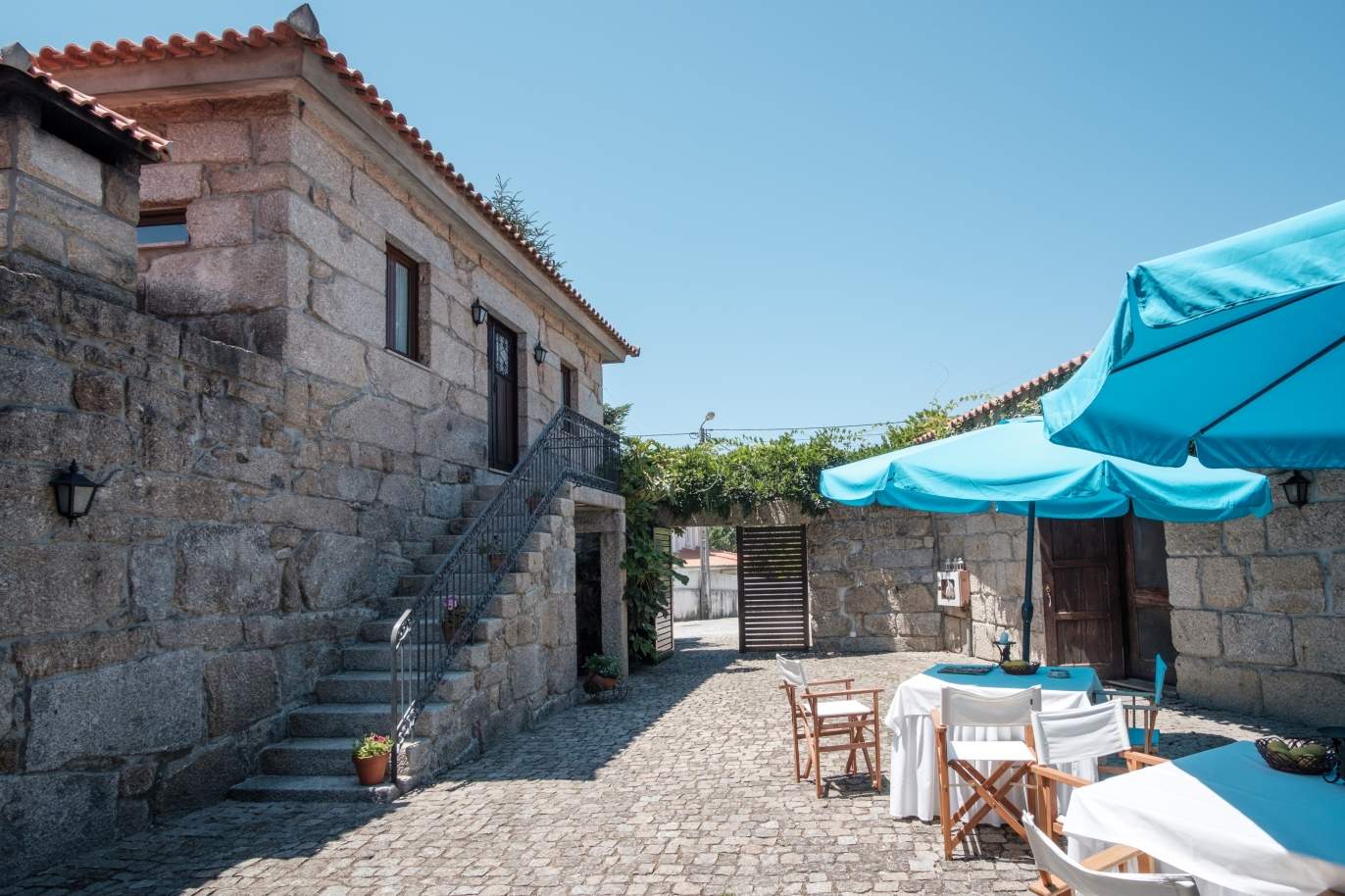 Moradia e restaurante, para venda, em Paredes, Portugal_111460