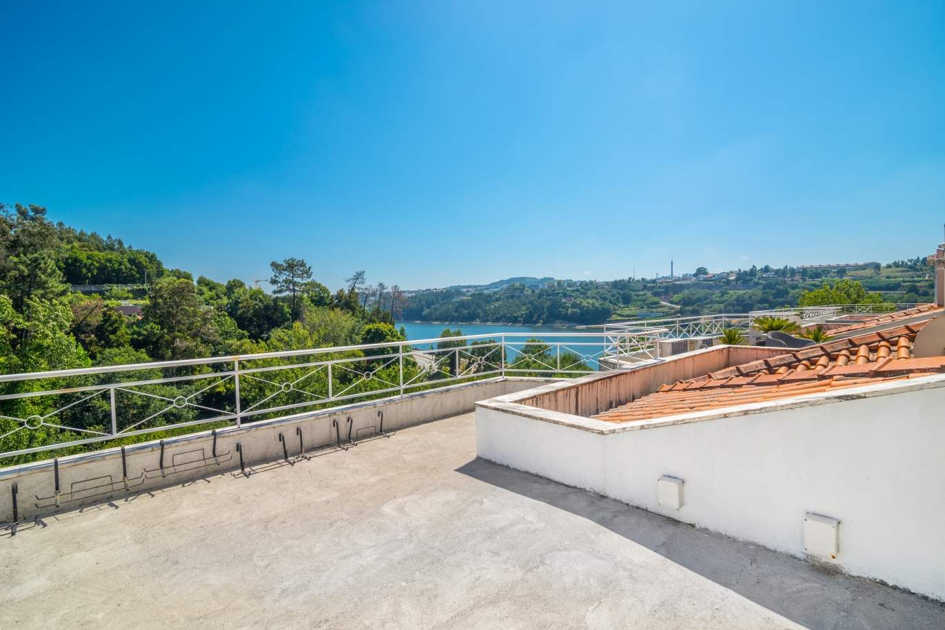 Sale of modern house with views to Douro river, Porto, Portugal_113169