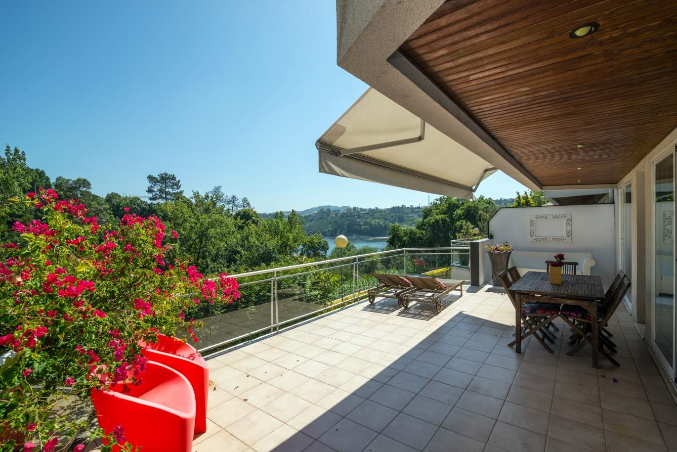 Sale of modern house with views to Douro river, Porto, Portugal_113186