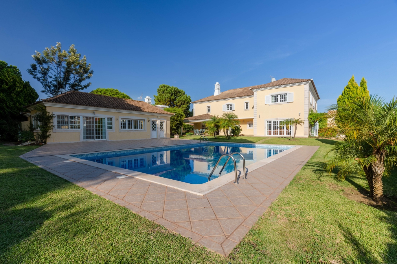 Sale of luxury villa front golf in Vilamoura, Algarve, Portugal_113510