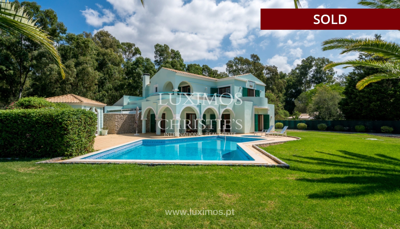 Sale of villa with garden and pool in Penina, Alvor, Algarve, Portugal_113909