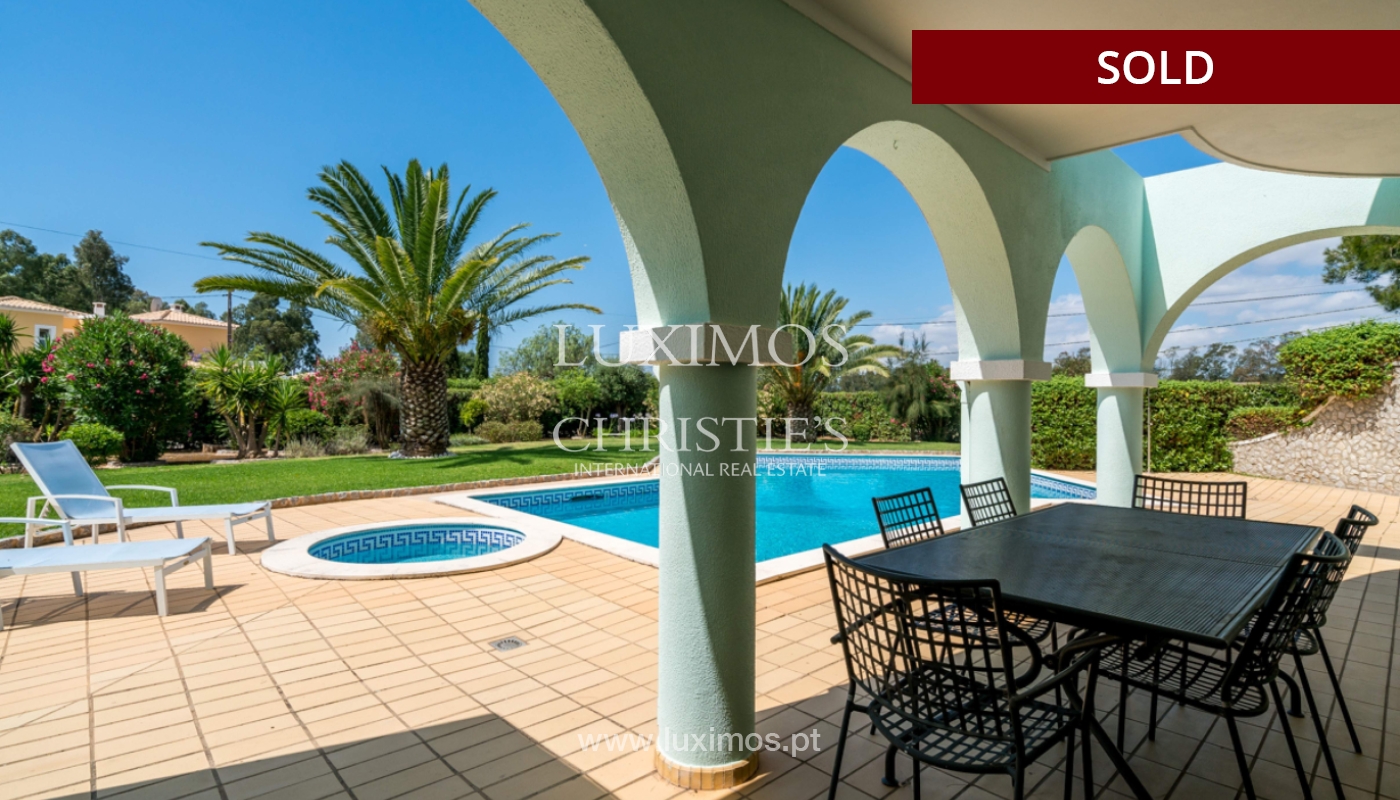 Sale of villa with garden and pool in Penina, Alvor, Algarve, Portugal_113910