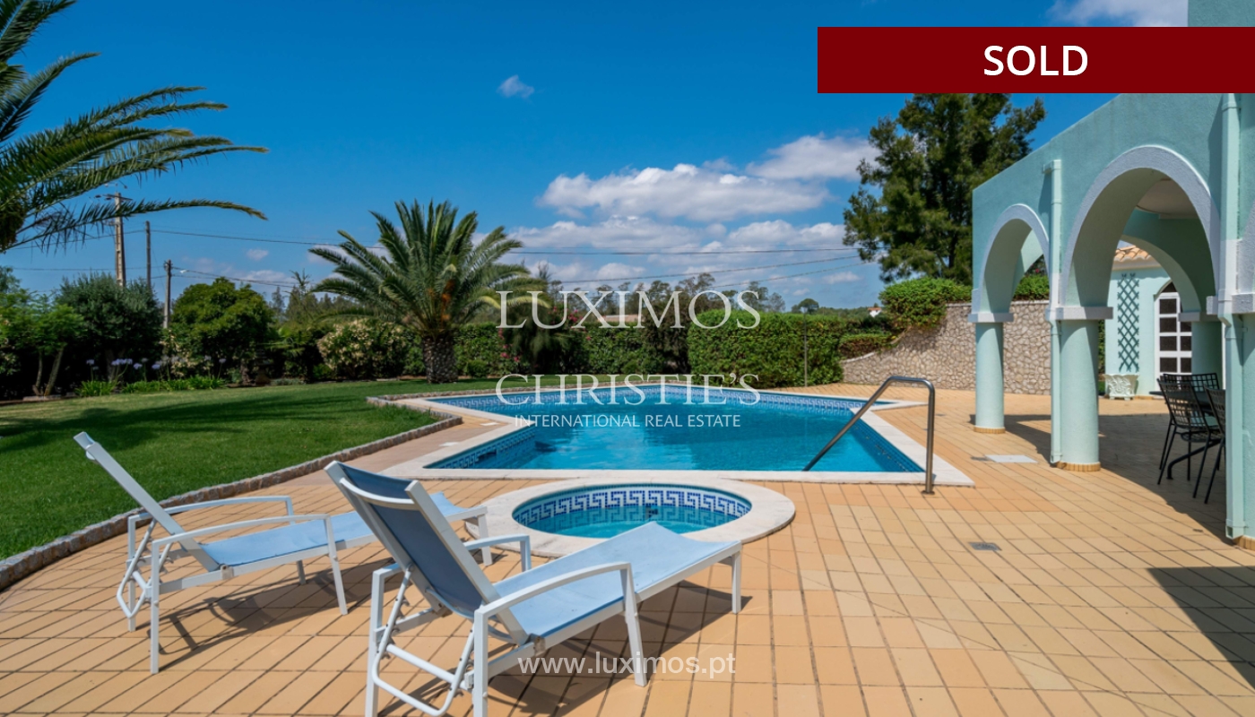 Sale of villa with garden and pool in Penina, Alvor, Algarve, Portugal_113916