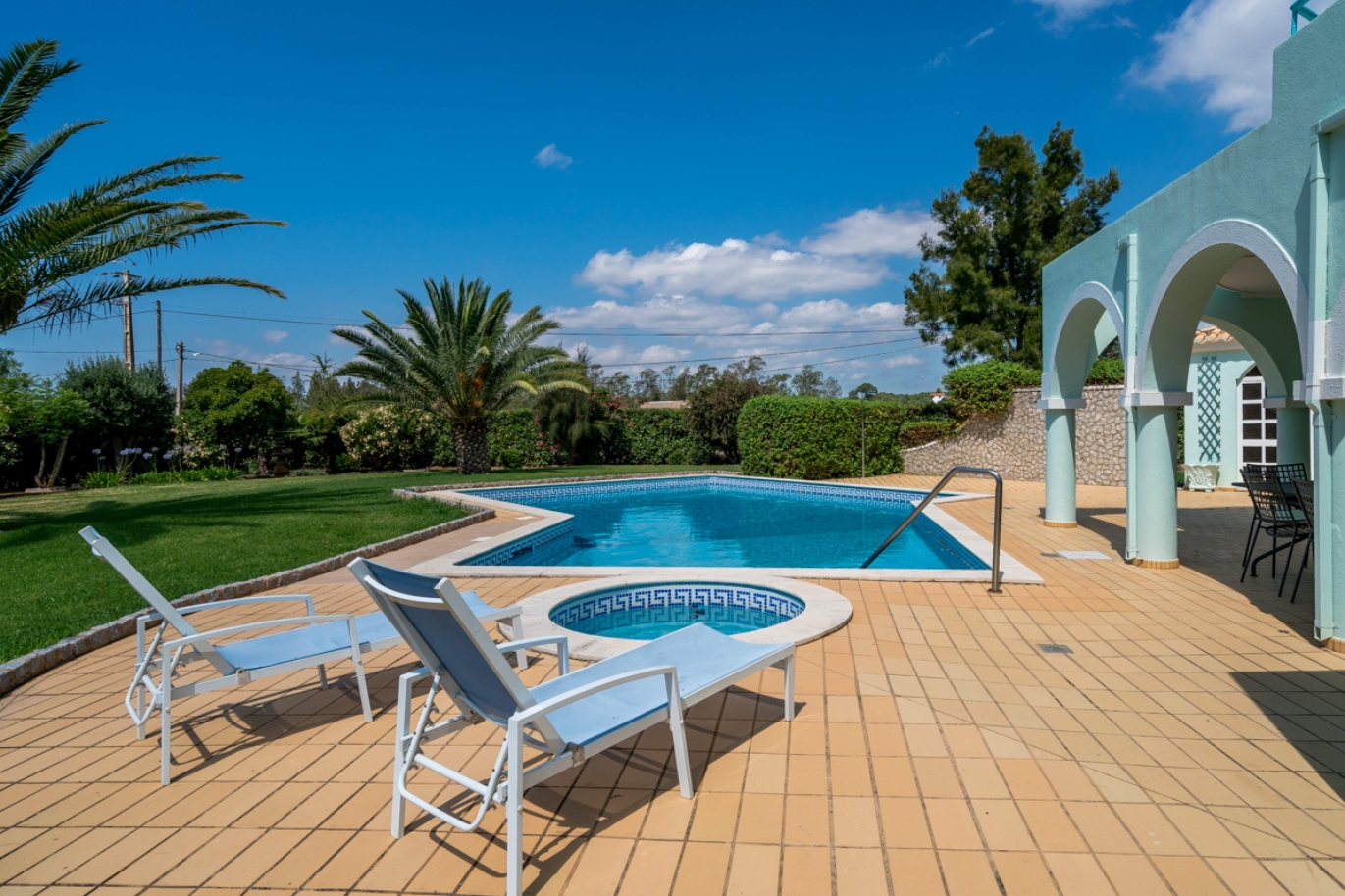 Venda de moradia com piscina e jardim na Penina, Alvor, Algarve_113916