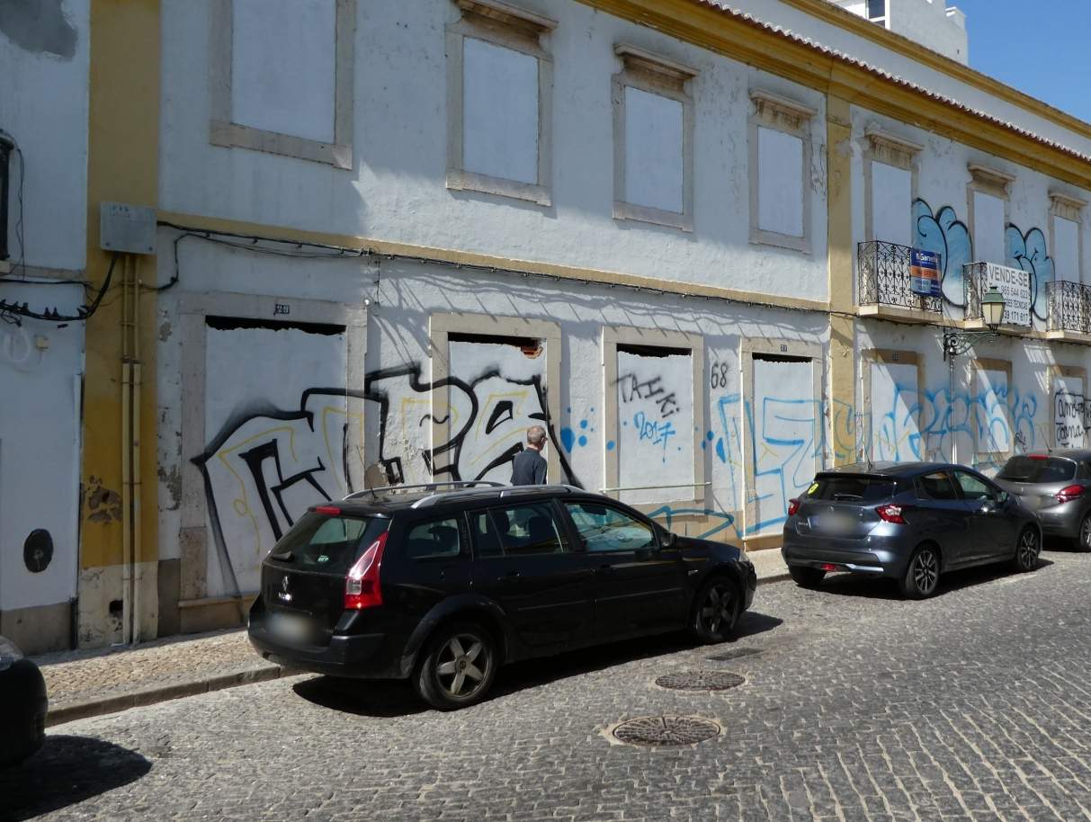 Sale of building in ruins in Faro downtown, Algarve, Portugal_113946
