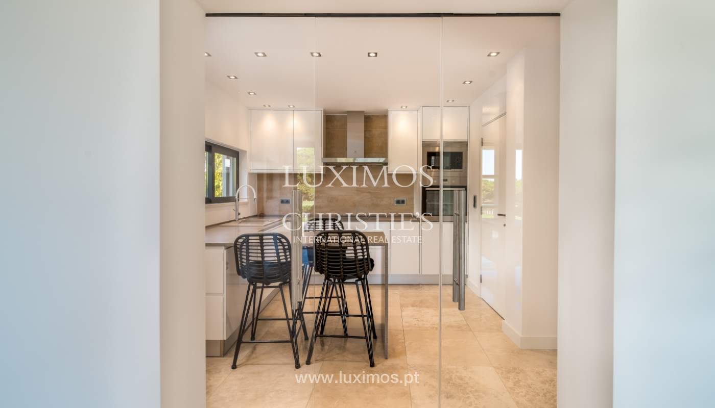 Venda de moradia com piscina, frente golfe em Vilamoura, Algarve_116045