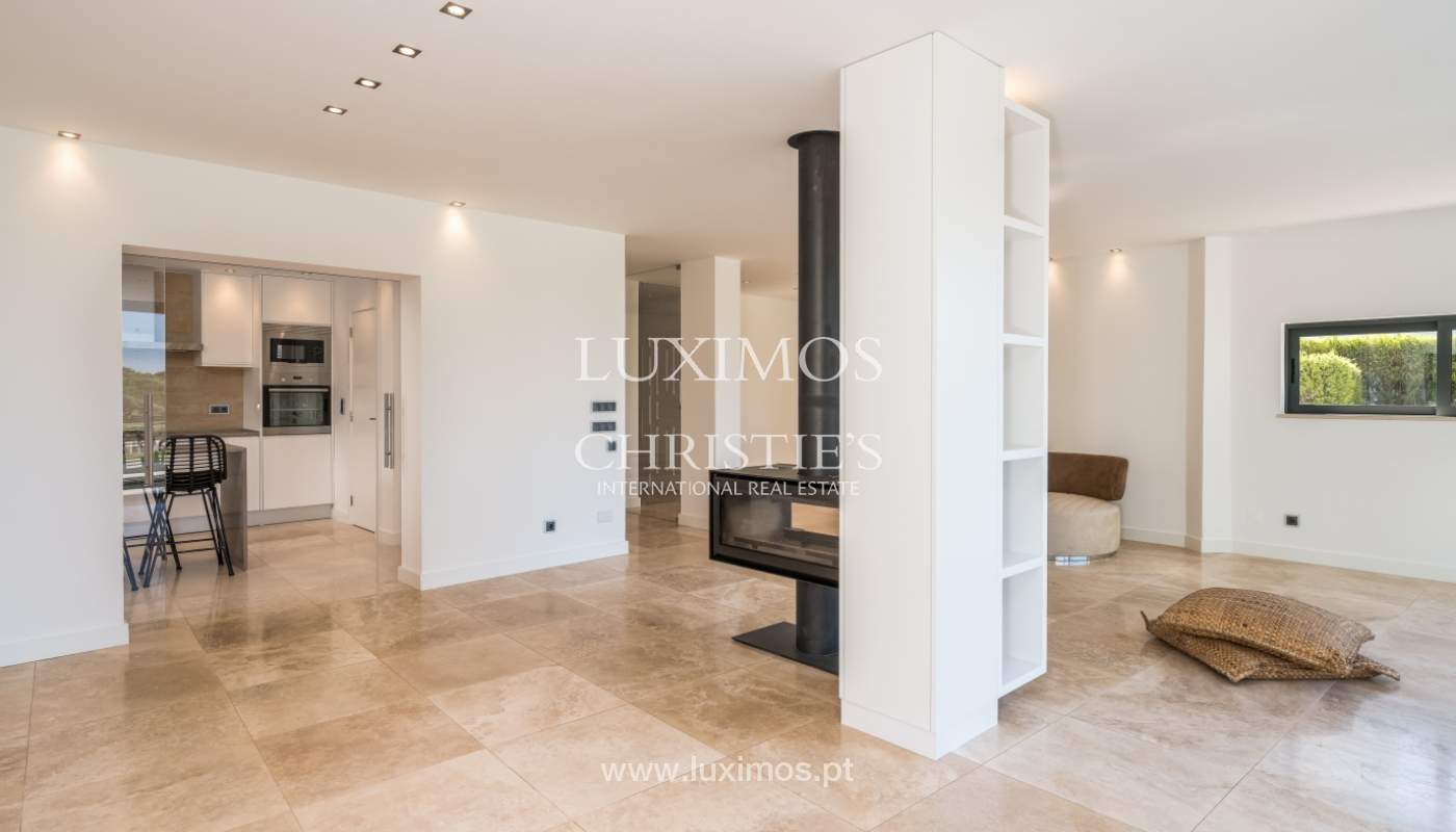 Venda de moradia com piscina, frente golfe em Vilamoura, Algarve_116046