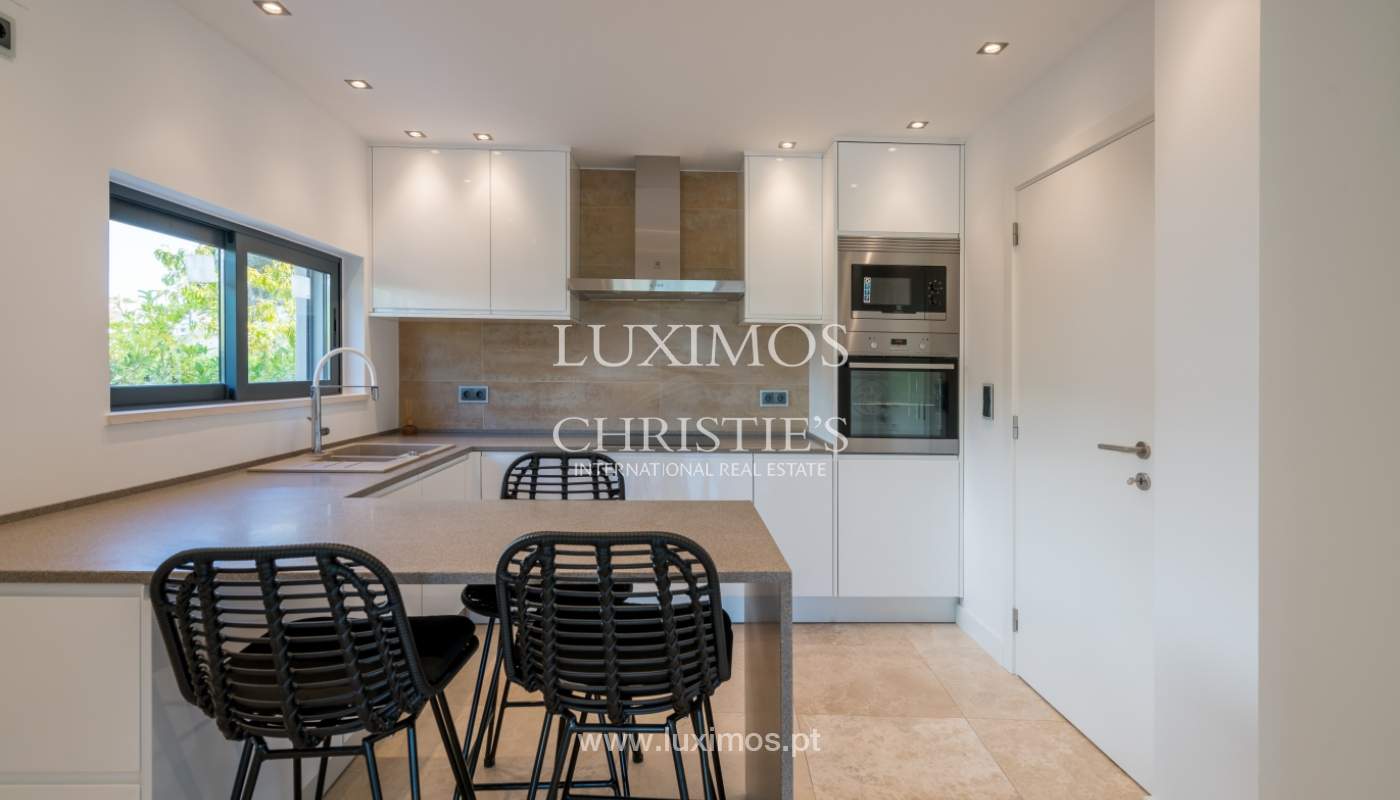 Venda de moradia com piscina, frente golfe em Vilamoura, Algarve_116047