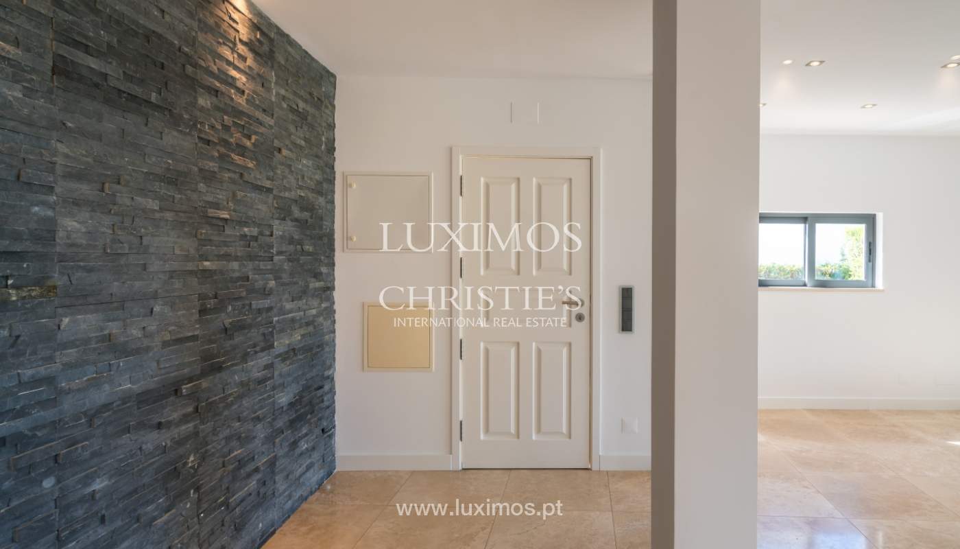 Venda de moradia com piscina, frente golfe em Vilamoura, Algarve_116050