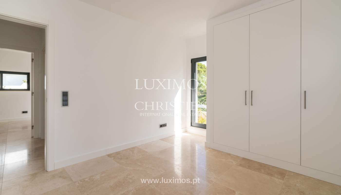 Venda de moradia com piscina, frente golfe em Vilamoura, Algarve_116059