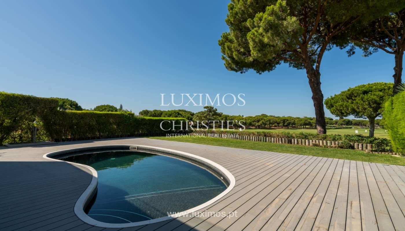 Venda de moradia com piscina, frente golfe em Vilamoura, Algarve_116080