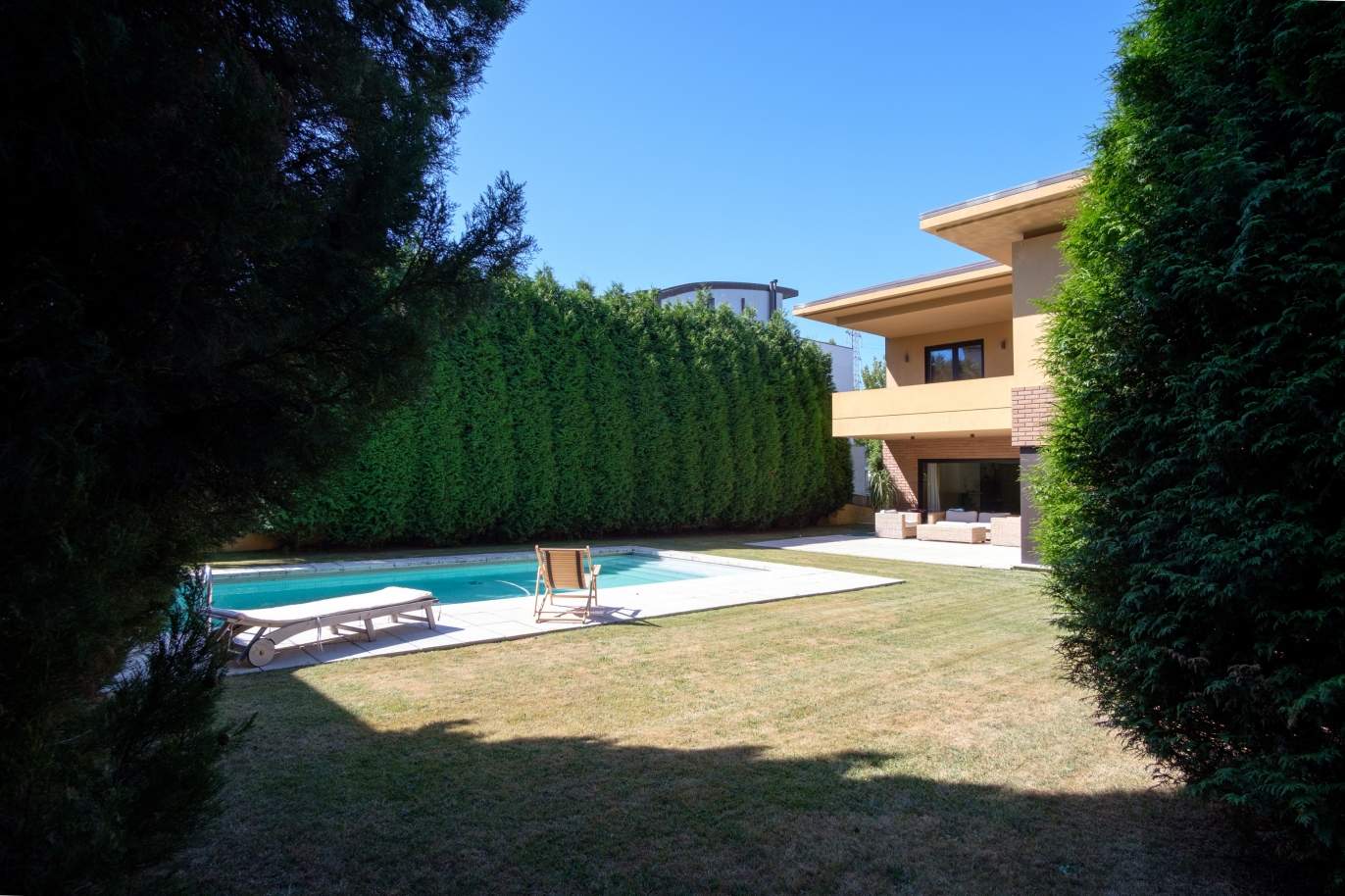 Venta de villa de 4 frentes con piscina y jardín, S. Mamede Infesta_118961